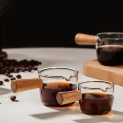 Glas Messbecher Hitzebeständiger Holzgriff Glaswaage Tasse Milchtasse Glasmessbecher 100ml -Küchenbedarf Geschäft 08d2c9edf8908abcacc9827b45695f27