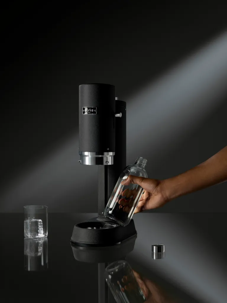 AARKE Wassersprudler Carbonator Pro Mattte Black Schwarz Glasflasche Edelstahl 9 AARKE Wassersprudler Carbonator Pro Mattte Black Schwarz Glasflasche Edelstahl – Bild 7