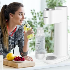 SODASWEET Wassersprudler-Set, Sodawasser Maschine Soda Maker Mit 1x CO2 Zylinder(425g Kohlensäure Für 60L Wasser), 1x 1L PET-Flasche, Ideal Für Zuhause, Bar, Restaurant Usw. -Küchenbedarf Geschäft 24e1344f544a0ab804cd4fdfb950f19c