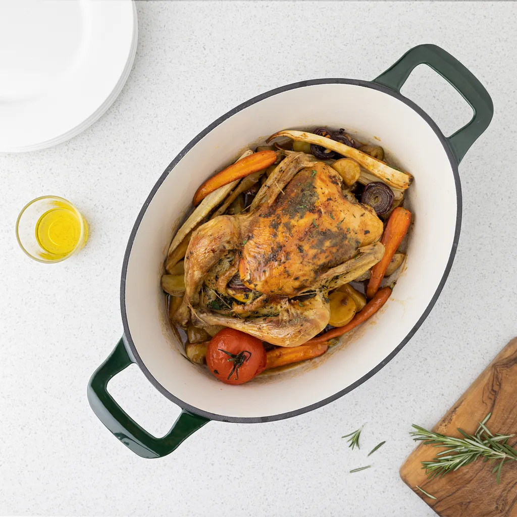 Navaris Gusseisen Topf Bratentopf Kochtopf 7,7l - Bräter Emailliert Temperaturbeständig Oval - Gussbräter Gusstopf - Alle Speisen Und Kochflächen 5 Navaris Gusseisen Topf Bratentopf Kochtopf 7,7l - Bräter Emailliert Temperaturbeständig Oval - Gussbräter Gusstopf - Alle Speisen Und Kochflächen – Bild 3