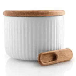 Eva Solo Salzdose Mit Deckel Und Löffel White 10,5 Cm -Küchenbedarf Geschäft 5bf1191305e722e8f5b849aca6e3937f