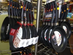 AMT Gastroguss I-528 Bratpfanne, 28 Cm Max. Durchmesser, Gusseisen/Gussaluminium, Induktionsherd-geeignet, Antihaftbeschichtung -Küchenbedarf Geschäft 675935a6bc0676d85790b57572748133