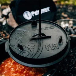 Petromax Feuertopf Dutch Oven Set Pflegepaste Deckelheber FT6 Planer Boden 35 Petromax Feuertopf Dutch Oven Set Pflegepaste Deckelheber FT6 Planer Boden -Küchenbedarf Geschäft 71cb3f0fd6f6cbe76054a869b1e731f3