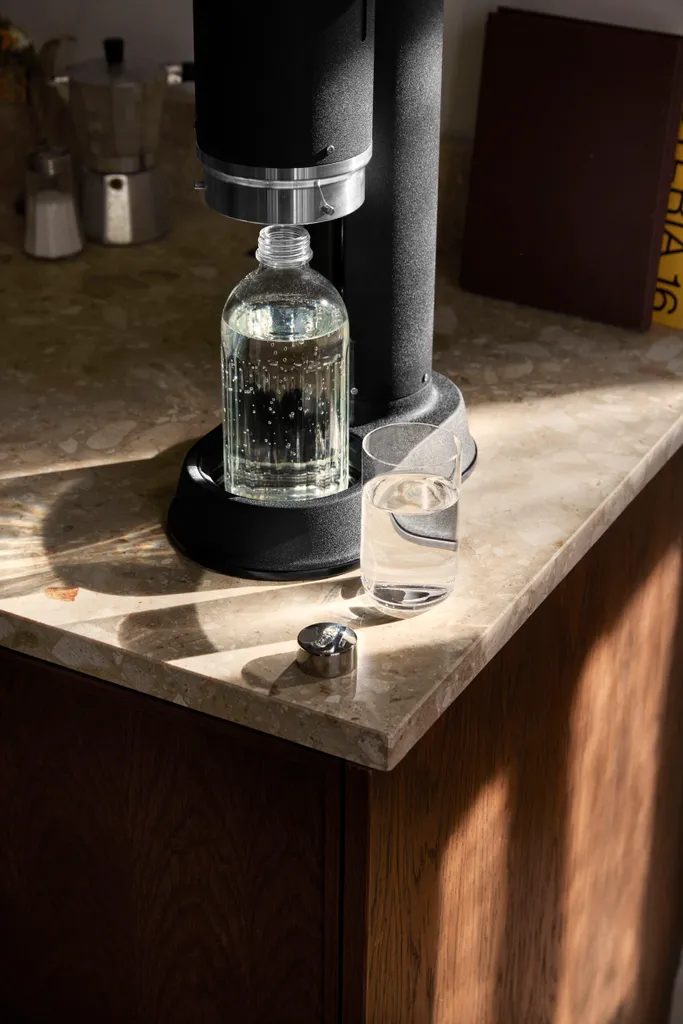 AARKE Wassersprudler Carbonator Pro Mattte Black Schwarz Glasflasche Edelstahl 7 AARKE Wassersprudler Carbonator Pro Mattte Black Schwarz Glasflasche Edelstahl – Bild 5