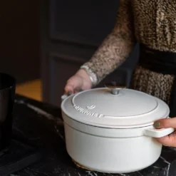 Daumonet Gusseisen-Bräter - Rund Ø 26 Cm - Weiß -Küchenbedarf Geschäft 921a41e14f098f7b961448f72f47e407