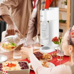 SODASWEET Wassersprudler-Set, Sodawasser Maschine Soda Maker Mit 1x CO2 Zylinder(425g Kohlensäure Für 60L Wasser), 1x 1L PET-Flasche, Ideal Für Zuhause, Bar, Restaurant Usw. -Küchenbedarf Geschäft a06086f704b775ef9555cd6eec9c3e6a