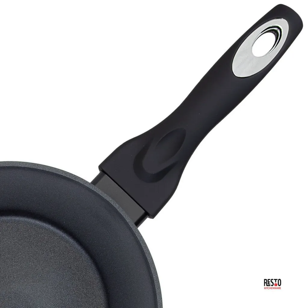 RESTO PAVO 93030 Tiefe Bratpfanne Wokpfanne Aus Hochwertigem Geschmiedetem Aluminium Mit Antihaftbeschichtung Für Alle Herdplatten Auch Induktion | (Ø20 H=6,4 Cm/ Ø Boden 13,3cm) 8 RESTO PAVO 93030 Tiefe Bratpfanne Wokpfanne Aus Hochwertigem Geschmiedetem Aluminium Mit Antihaftbeschichtung Für Alle Herdplatten Auch Induktion | (Ø20 H=6,4 Cm/ Ø Boden 13,3cm) – Bild 6