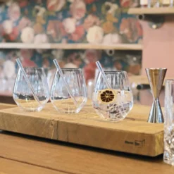 Nachtmann Tastes Good Vorteilsset 4 Gin Tonic Gläser + 4 Glastrinkhalme + Reinigungsbürste -Küchenbedarf Geschäft ba512386bc12f03ba0c824ca45c7ef6d