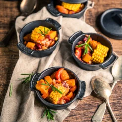 BBQ-Toro 19-teiliges Dutch Oven Set In Holzkiste | Mit Dutch Oven Feuertopf Und Mehr | Preseasoned -Küchenbedarf Geschäft c1f9df52e4f235c7f621aa6a7826efa2