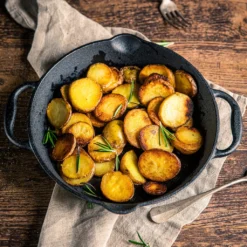 BBQ-Toro 19-teiliges Dutch Oven Set In Holzkiste | Mit Dutch Oven Feuertopf Und Mehr | Preseasoned -Küchenbedarf Geschäft cdacb06d68d05a97b201a2c0c6d80c6f