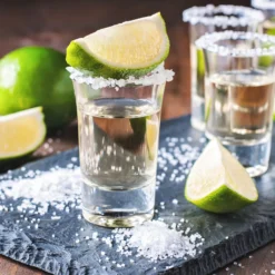 Shotgläser Set 12 Gläser Inklusive Ausgießhilfe -Küchenbedarf Geschäft d5489ecfcbf179099ce0ff65c8561628