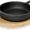 Servierpfanne Mit Holzuntersetzer, Gusseisen Unbeschichtet, 10-18 Cm Ø Wählbar : Servierpfanne Mit Holzuntersetzer, Ø 18 Cm, Variante: Servierpfanne Mit Holzuntersetzer, Ø 18 Cm 2 Servierpfanne Mit Holzuntersetzer, Gusseisen Unbeschichtet, 10-18 Cm Ø Wählbar : Servierpfanne Mit Holzuntersetzer, Ø 18 Cm, Variante: Servierpfanne Mit Holzuntersetzer, Ø 18 Cm -Küchenbedarf Geschäft dc85ed652c6ef51c68f55db904425126