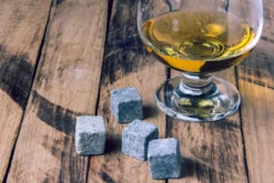 Echos 4er Whisky Steine Set Aus Granit | Wieder Verwendbar | Im Hochwertigem Stoffbeutel | 8 Echos 4er Whisky Steine Set Aus Granit | Wieder Verwendbar | Im Hochwertigem Stoffbeutel | -Küchenbedarf Geschäft e83cac06ce5557025160ae3c99aa3230