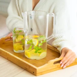 Wessper Basic Wasserfilterkanne 2.5 L, Wasserkaraffe Aus Hochwertigem Kunststoff | Geeignet Für Kalte Getränke Wasser, Saft, Tee, Limonade - Transparent 8 Wessper Basic Wasserfilterkanne 2.5 L, Wasserkaraffe Aus Hochwertigem Kunststoff | Geeignet Für Kalte Getränke Wasser, Saft, Tee, Limonade - Transparent -Küchenbedarf Geschäft f48040cc52912ac3ffc9750208081fef